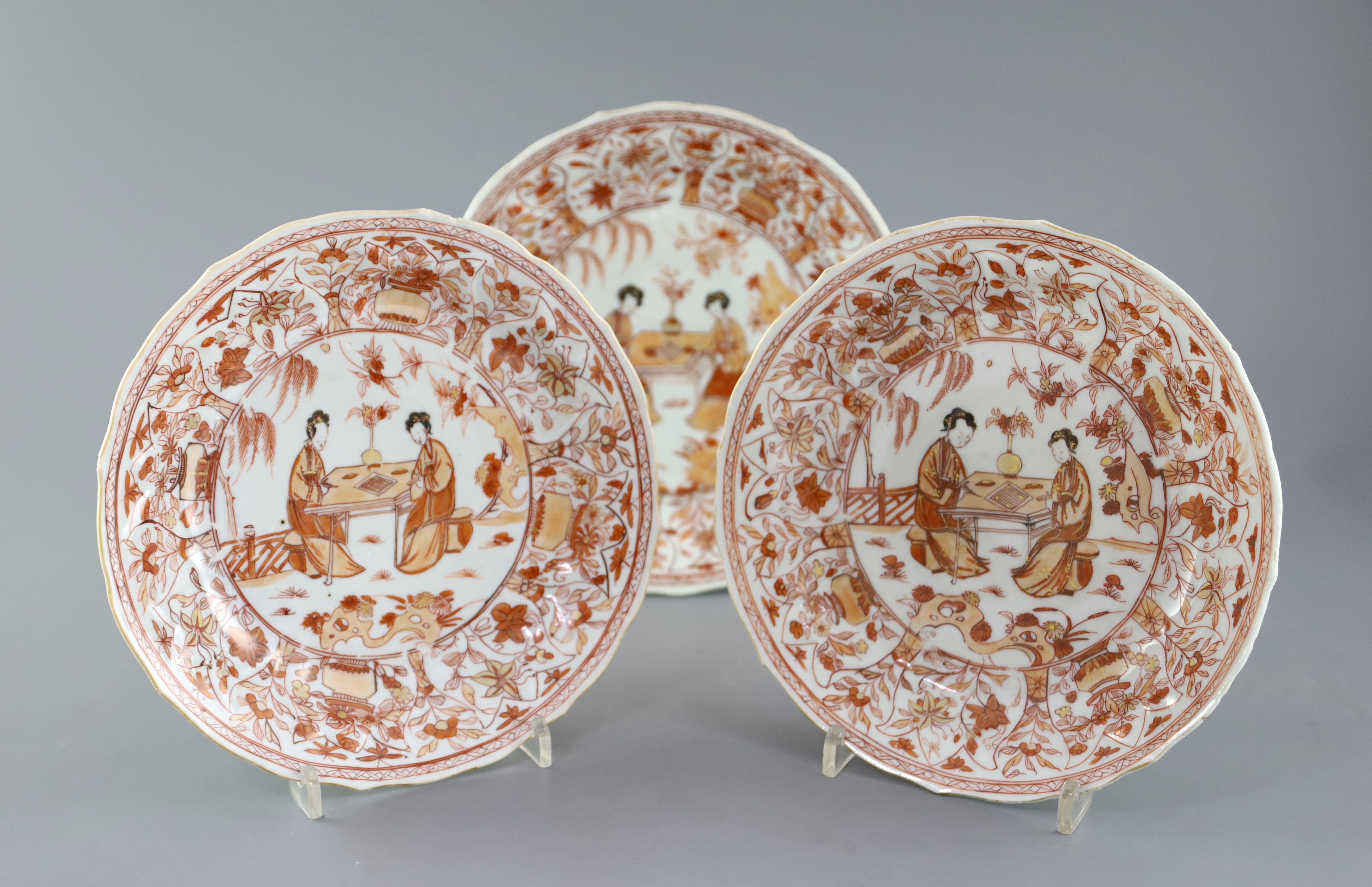 A set of three Chinese rouge de fer moulded dishes, Kangxi period, 22.5cm diameter
